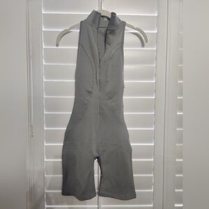 Chic Gray Rogue Season Leto Bodysuit
